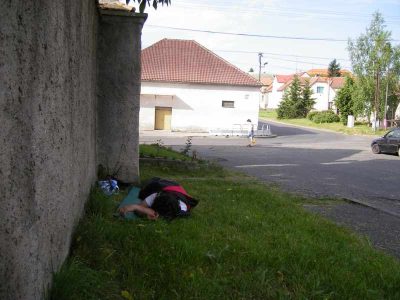 a nemáme ani kde spát